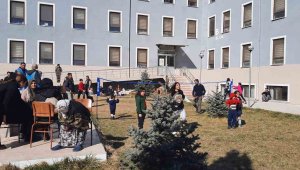 Bilim insanları depremzedelere psikolojik destek veriyor