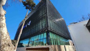 Binlerce yapının yok olduğu Adıyaman'da şaşırtan bina