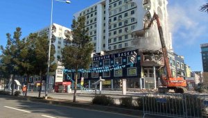 Birçok kişiye mezar olan Diyar Galeri İş Merkezinin yıkımına başlandı