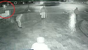 Cami çıkışı minibüs çarptı: Kaza anı kamerada