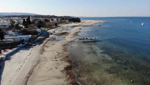 Çanakkale'de deniz 20 metre çekildi