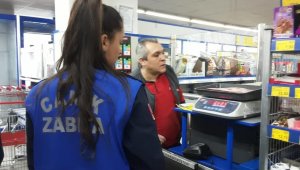 Canik zabıtasından market denetimi