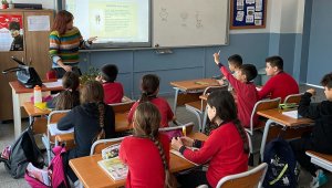 Çeşme'de 464 depremzede öğrencinin okullara kaydı yapıldı