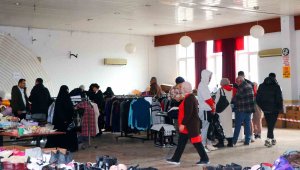 Çiftlikköy'de depremzedeler sosyal marketten yararlanıyor