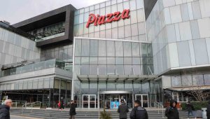 Çocuğunu kaybettiği gerekçesiyle AVM'de intihara kalkıştı