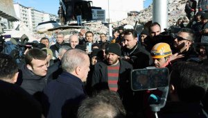 Cumhurbaşkanı Erdoğan depremin vurduğu Pazarcık'ta incelemelerde bulundu