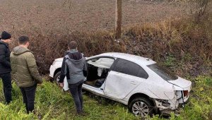 D-100'de otomobil şarampole uçtu: 1 hafif yaralı