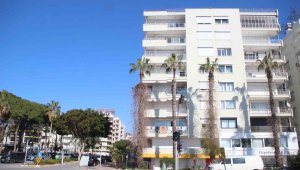 Deniz Baykal'ın Antalya'daki evinde sessizlik