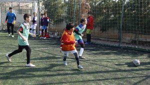 Denizli futbolcu fabrikası çalışıyor