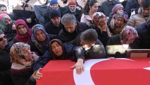 Deprem bir aileyi hayattan kopardı: Annenin feryadı yürekleri dağladı