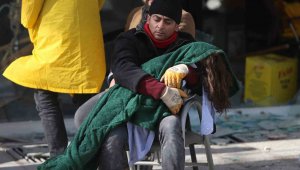 Deprem bölgelerinden yürek yakan kareler