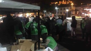 Deprem bölgelerine gece de yardımlar devam etti