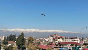 Deprem bölgesi Hatay'a askeri helikopterler ile yardım sürüyor