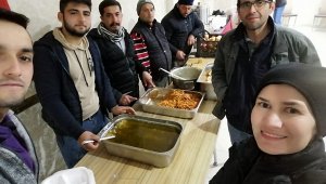 Deprem bölgesinde günde 10 bin kişilik yemek çıkarttı