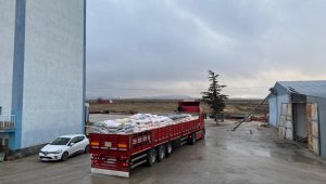 Deprem bölgesindeki besicilere 1 tır yem daha gönderildi