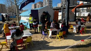 Deprem bölgesindeki enfeksiyon riskine karşı Prof. Dr. Güzel: "Çocukluk aşıları tekrar edilebilir"