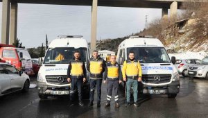 Deprem bölgesine ambulans ve sağlık ekibi sevk edildi