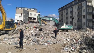 Deprem bölgesine iş makineleriyle destek veriyorlar