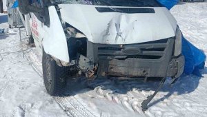 Deprem bölgesine yardım malzemesi götüren Tosyalı esnaf kazada yaralandı