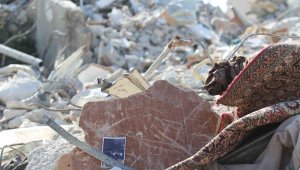 Deprem enkazlarından çıkan mutlu hatıralar