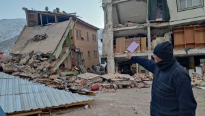 Depremde 3 evi ve 1 dükkanı yıkılan Güzelöz: "Can kaybı olmadığından dolayı çok memnunuz"