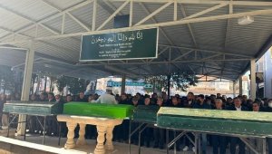 Depremde enkaz altında kalan anne ve 3 çocuğu Burdur'da toprağa verildi