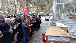 Depremde göçük altında kalan anne ve kızı toprağa verildi