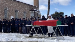 Depremde hayatını kaybeden 26 yaşındaki öğretmen toprağa verildi