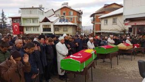 Depremde hayatını kaybeden 4 kişilik Selçuk ailesi Simav'da toprağa verildi