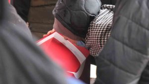 Depremde hayatını kaybeden astsubay, kızı ve annesi son yolculuklarına uğurlandı