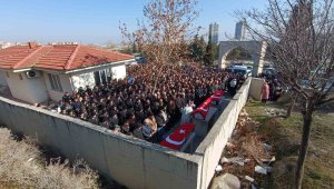 Depremde hayatını kaybeden astsubay ve ailesi son yolcuğuna uğurlandı