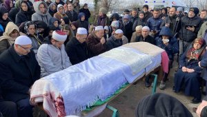 Depremde hayatını kaybeden Cansu öğretmen toprağa verildi