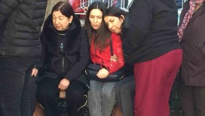 Depremde hayatını kaybeden genç öğretmene veda