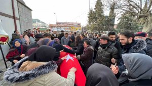 Depremde hayatını kaybeden teğmen, çocuğuyla birlikte son yolculuğuna uğurlandı