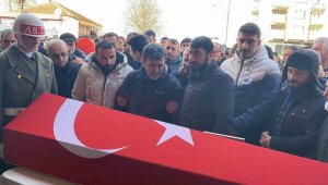 Depremde hayatını kaybeden uzman çavuş, eşi ve çocukları toprağa verildi