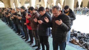 Depremde hayatını kaybedenler için Şanlıurfa'da gıyabi cenaze namazı