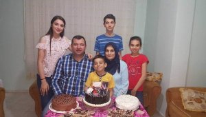 Depremde hayatlarını kaybeden polis memuru eşi ve 4 çocuğu toprağa verildi