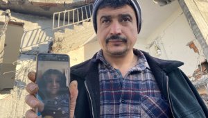 Depremde kaybolan kızını arıyor