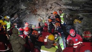 Depremden 111 saat sonra enkazdan sağ olarak kurtarıldı