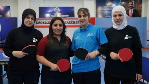 Depremden kurtulan milli sporcu kardeşlerin ilk işi masa tenisi oynamak oldu