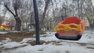 Depremden sonra parklar çocuksuz kaldı