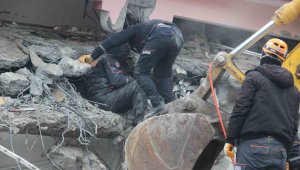 Depremin merkez üssünde kurtarma çalışmaları devam ediyor