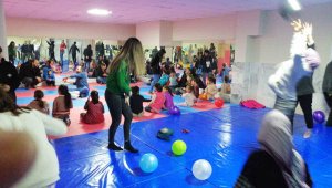 Depremzede çocuklar Afyonkarahisar'da mutluluk kervanına katıldı