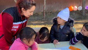 Depremzede çocuklara Muğla'dan giden ekipler psikososyal destek sağlıyor