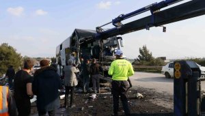 Depremzedeleri taşıyan otobüs kaza yaptı: 2 ölü, 6 yaralı