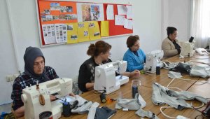 Didim'de misafir edilen depremzede çocuklara eşofman desteği