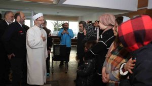 Diyanet İşleri Başkanı Erbaş, Ankara'ya gelen depremzedeleri ziyaret etti