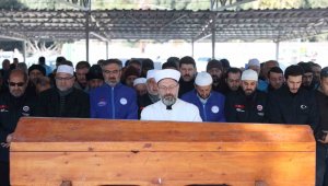 Diyanet İşleri Başkanı Erbaş, depremde hayatını kaybeden anne ve oğlunun cenaze namazını kıldırdı