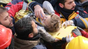 Diyarbakır'da 7 yaşındaki Beşir, 81 saat sonra enkazdan sağ çıkarıldı