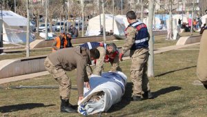 Diyarbakır'da çadırlar tek noktaya toplandı